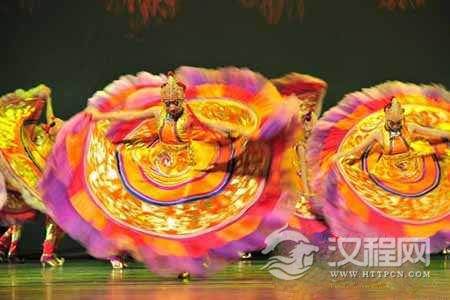彝族舞蹈中独特的造型